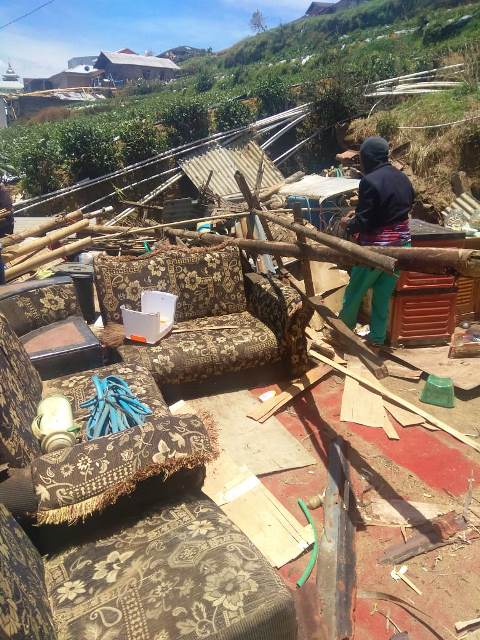 RUSAK : Ratusan rumah di Kecamatan Batur rusak diterjang angin kencang, Minggu (20/10)
