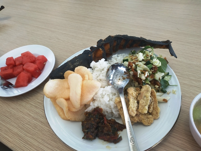 menu makan siang di Pondok Wisata Umbul Sidomukti