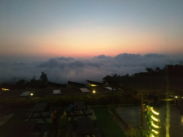 pemandangan di pagi hari menjelang sunrise