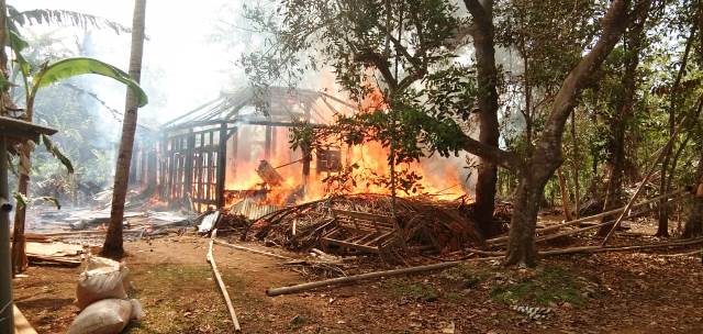 TERBAKAR: Satu rumah ludes terbakar di Kroya (Istimewa).