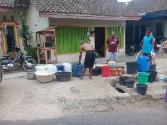 Pelaksanaan droping air bersih oleh RSI Banjarnegara