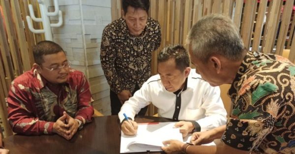 Bupati Cilacap menandatangani kesepakatan bersama pengelolaan fasilitas RDF.