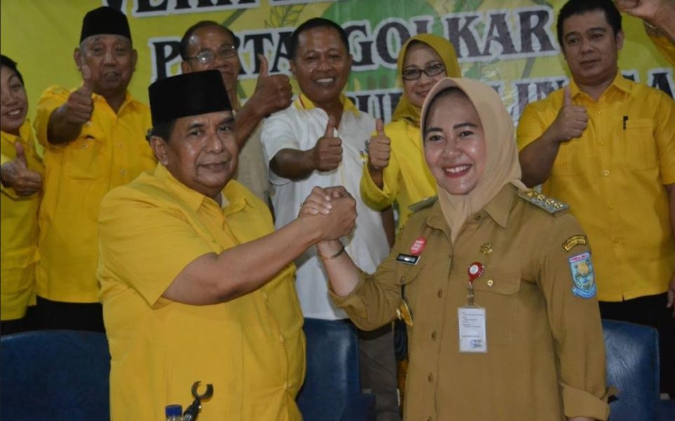 KOMPAK: Tiwi dan Dono, saat acara pembinaan parpol di Kantor DPD Partai Golkar Kabupaten Purbalingga.