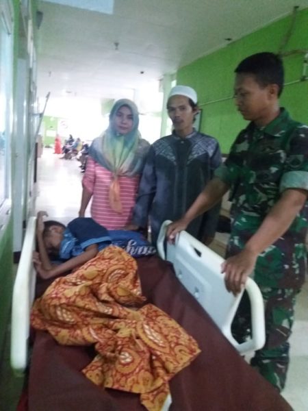 Muhammad Aftar Aji (12) penderita kanker otak (miningitis) dibawa ke RS Margono Soekarjo Purwokerto.