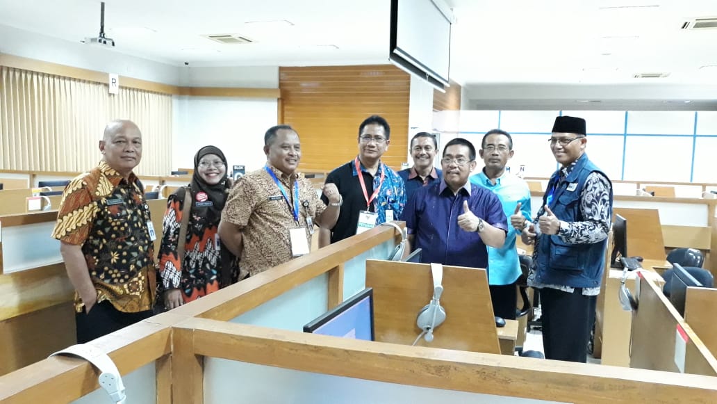 SKD : Sekda Cilacap Farid Ma'ruf bersama Tim BKN Kantor Regional I Yogyakarta meninjau ruangan yang digunakan untuk pelaksanaan SKD.