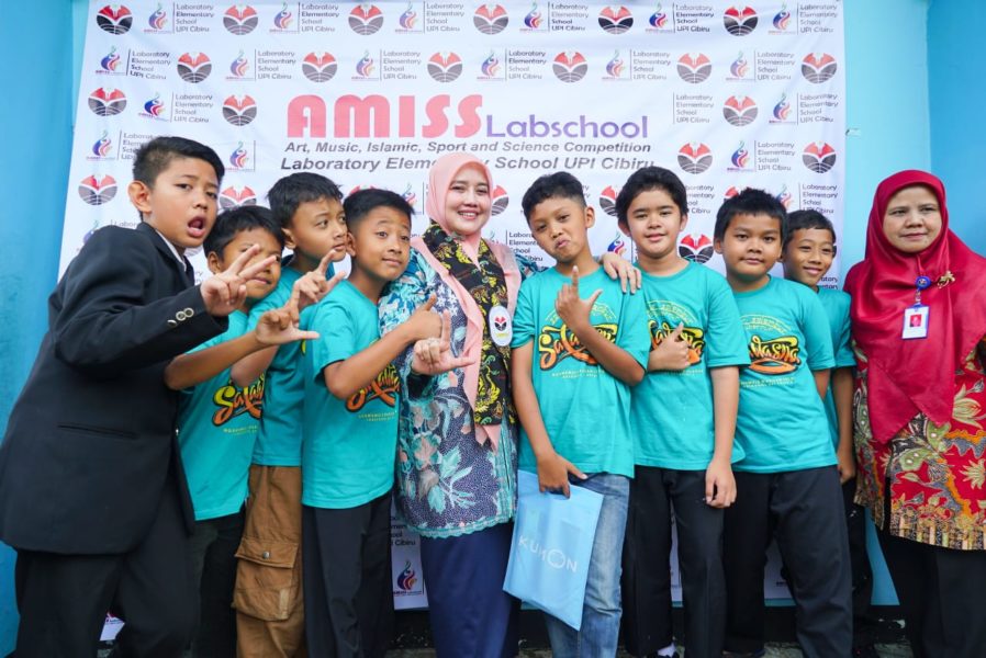 Lina Marlina Ruzhan membuka ajang The 3rd AMISS Labschool Competition di Aula SD Laboratorium UPI Kampus Cibiru, Kota Bandung, Kamis (5/3/20). (Foto: Humas Jabar)