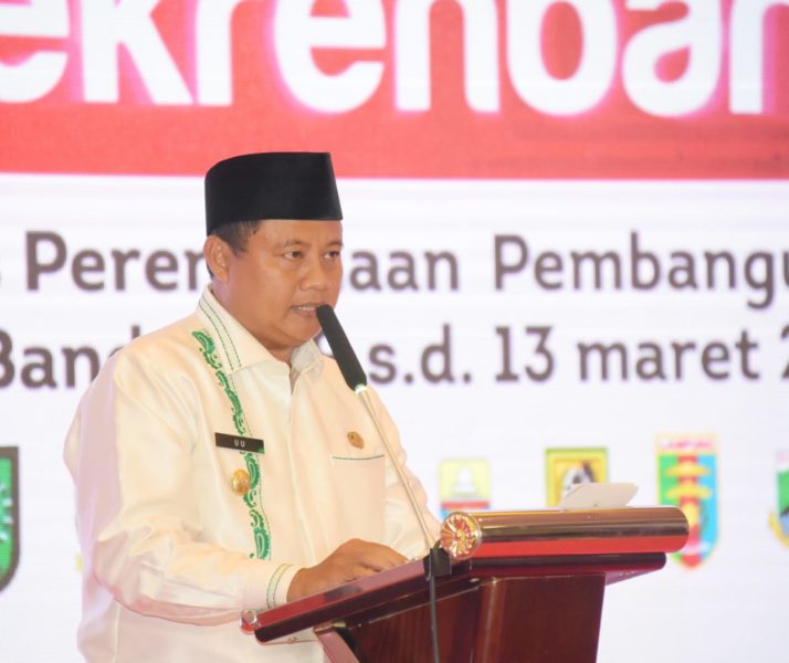 Wakil Gubernur Jawa Barat (Jabar) Uu Ruzhanul Ulum saat menghadiri Rapat Koordinasi Teknis Perencanaan Pembangunan (Rakortekrenbang) Tahun 2020 Regional 2 di Hotel Grand Aquilla, Kota Bandung, Selasa (10/3/20). (Foto: Humas Jabar)