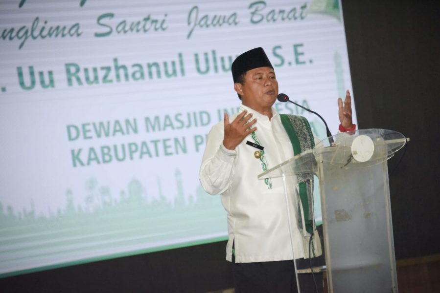 Wakil Gubernur Jawa Barat Uu Ruzhanul Ulum menghadiri Acara Pelantikan DMI Kabupaten Purwakarta, di Bale Yudisthira Pemda Purwakarta, Selasa (10/3/20). (Foto: Aji/Humas Jabar)