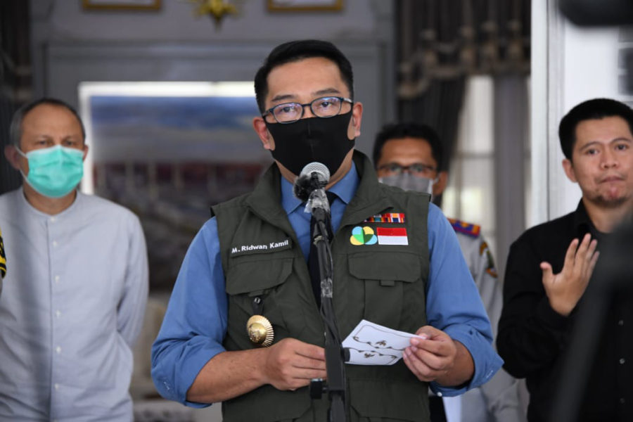 Caption: Gubernur Jawa Barat Ridwan Kamil dalam jumpa pers soal PSBB Bodebek di Gedung Pakuan, Kota Bandung, Minggu (12/4/20). (Foto: Rizal/Humas Jabar)