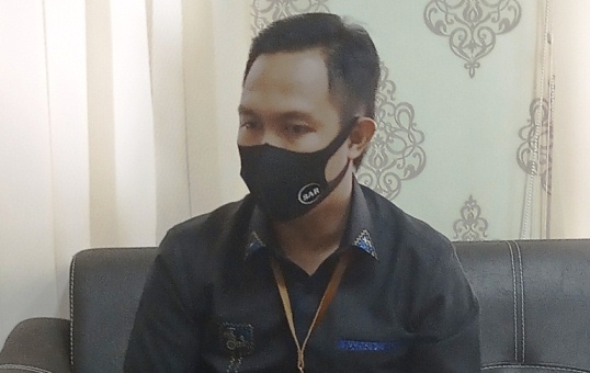 WABUP: Wakil Bupati Cilacap Syamsul Auliya Rachman saat berbincang-bincang di ruang kerjanya. (Wagino)