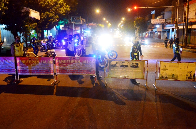 Foto: beberapa ruas jalan di Purwokerto ditutup