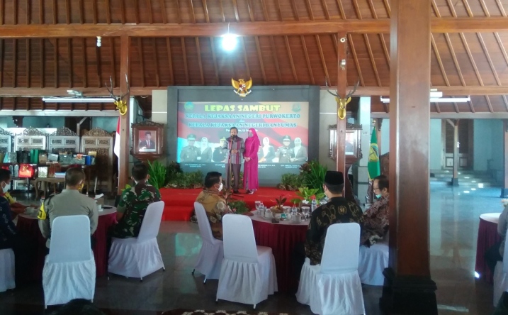 Lepas sambut Kajari Purwokerto dan Kajari Banyumas di Pendopo Sipanji, Jumat (12/6).