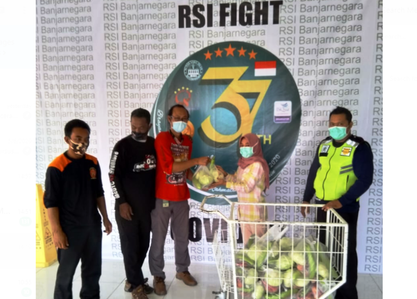 SAYUR: Dokter pecinta adventure 4x4 sumbang sayuran untuk Rumah Sakit Islam Banjarnegara.