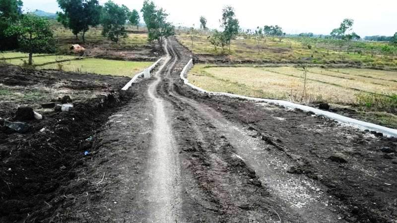 BISA DILALUI : Akses jalan sepanjang 2,2 kilometer lebar 4-6 meter, membentang dari Dusun Karanganyar tembus ke Dusun Kedung Kandri kini sudah bisa dilalui.