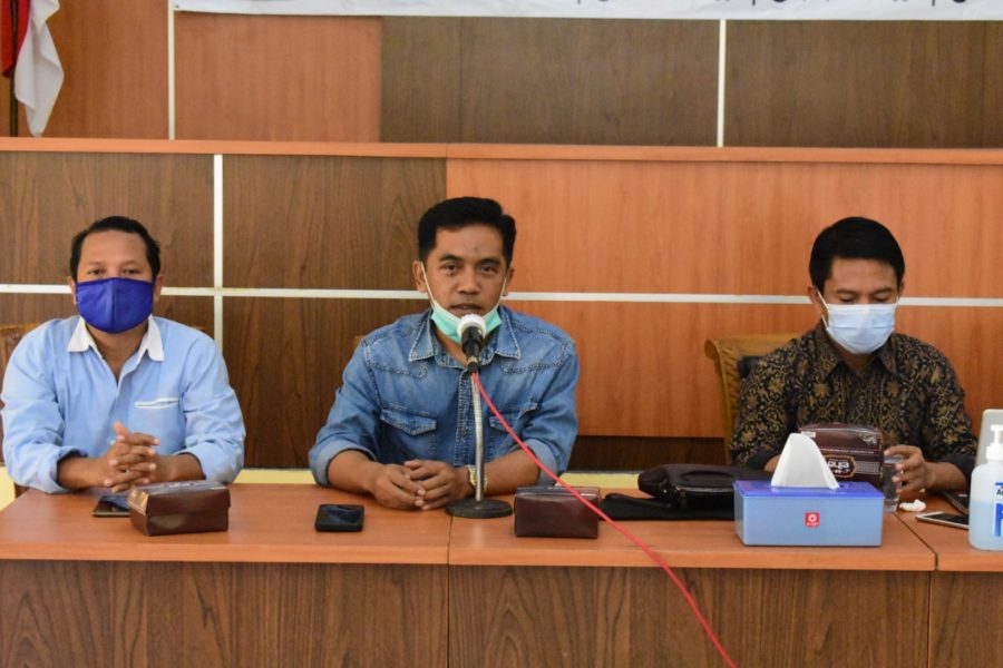 BIMTEK: bimbingan teknis (bimtek) kepada seluruh anggota PPK se Kabupaten Purbalingga, di Aula KPU Purbalingga, Jumat (13/11).