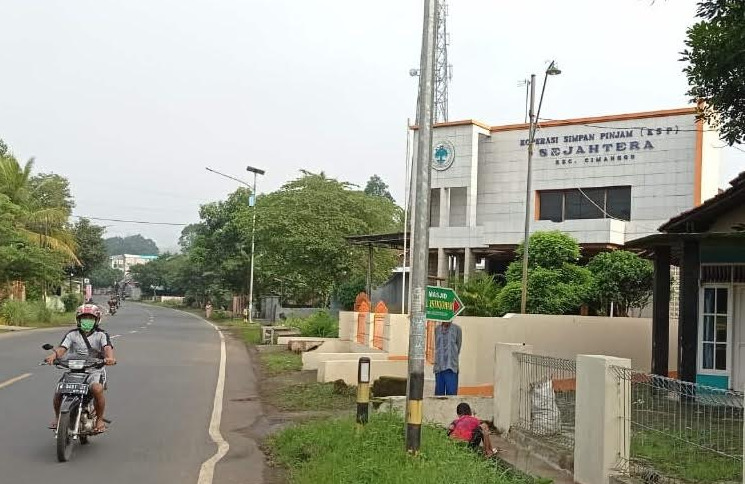 SEPI : Bangunan KSP Sejahtera Kecamatan Cimanggu terlihat sepi. (Istimewa)