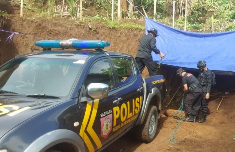 Mortir Temuan Warga Sadabumi Majenang Diledakan Jihandak Brimob