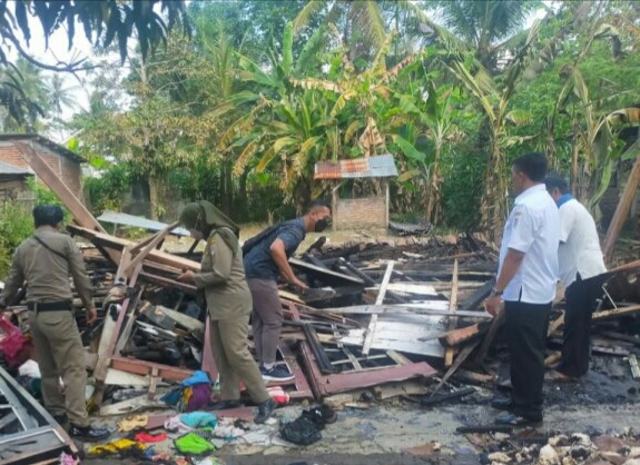 Masak di Tungku, Rumah Turasih Terbakar