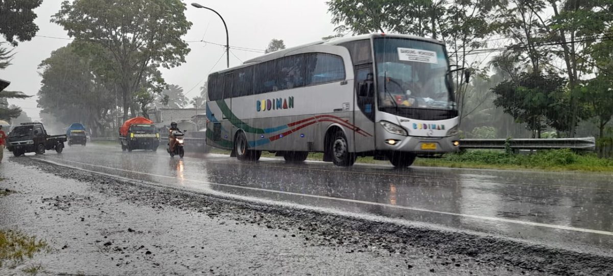FOTO A - Dibayangi La Nina, Banjarnegara Masih Hujan