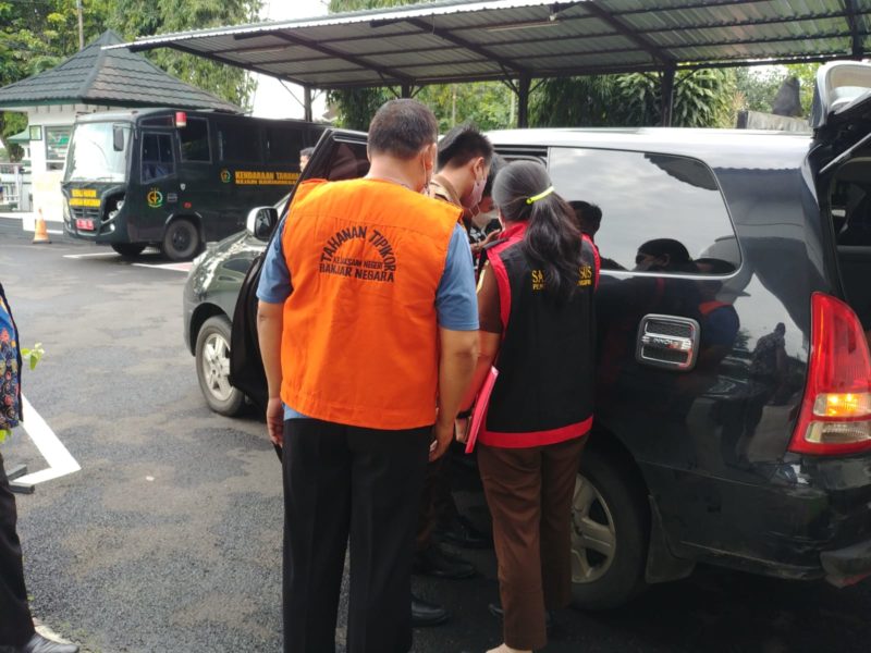 Kejaksaan Negeri Banjarnegara melakukan penahanan terhadap SR terkait dugaan tindak pidana korupsi pada PDAM Kabupaten Banjarnegara