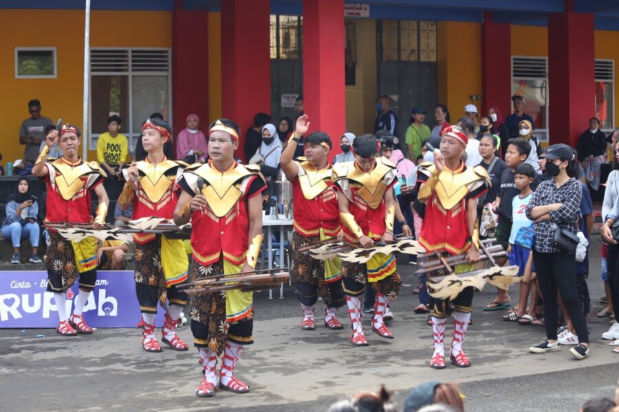 FTA-masyarakat Diajak Cinta Rupiah dengan Festival Kentongan