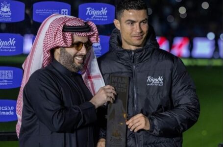 Cristiano Ronaldo mendapat penghargaan